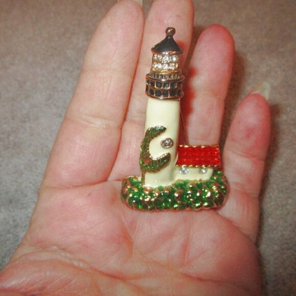 VTG Enamel LIGHTHOUSE Pin BROOCH Sea Side RHINESTONES Bling NAUTICAL House TOWER - Picture 1 of 7